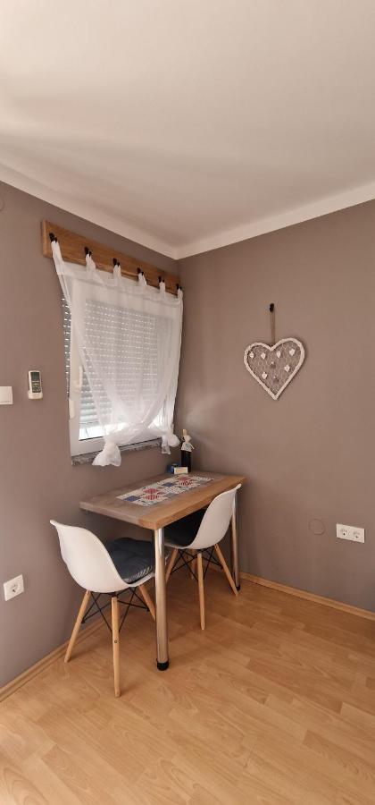 Apartmani Dutkovic Vrboska Buitenkant foto