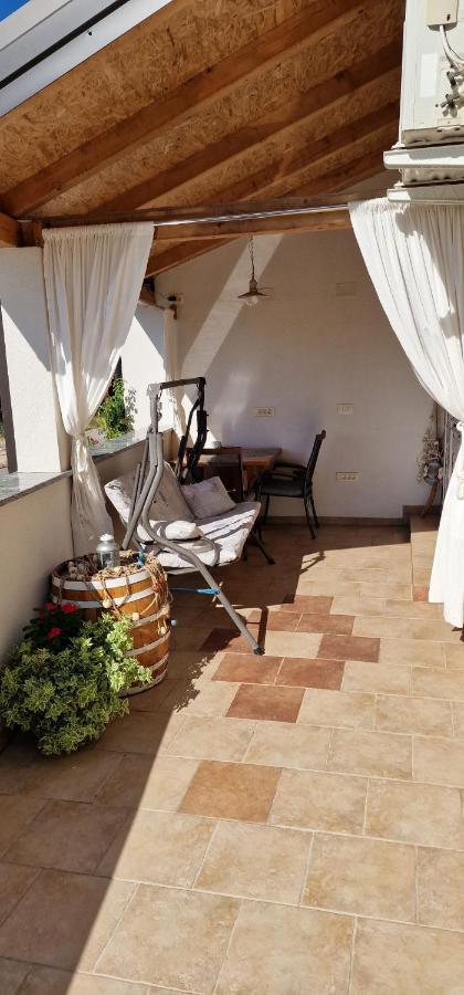 Apartmani Dutkovic Vrboska Buitenkant foto