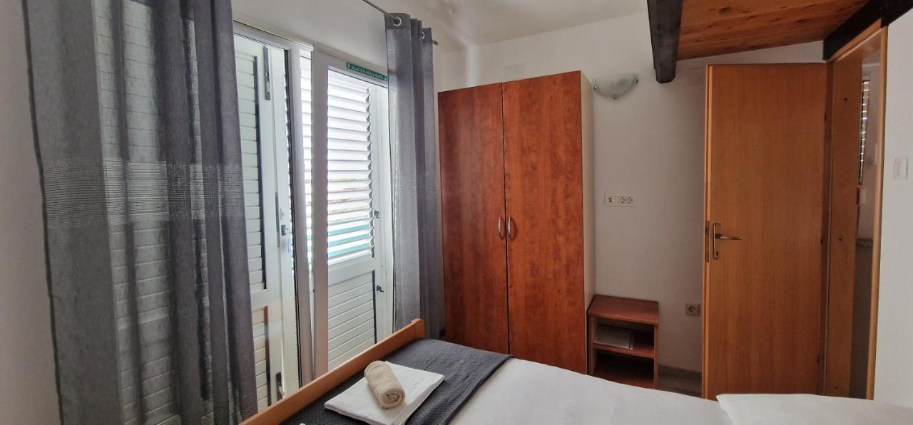 Apartmani Dutkovic Vrboska Buitenkant foto