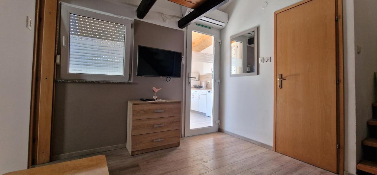 Apartmani Dutkovic Vrboska Buitenkant foto