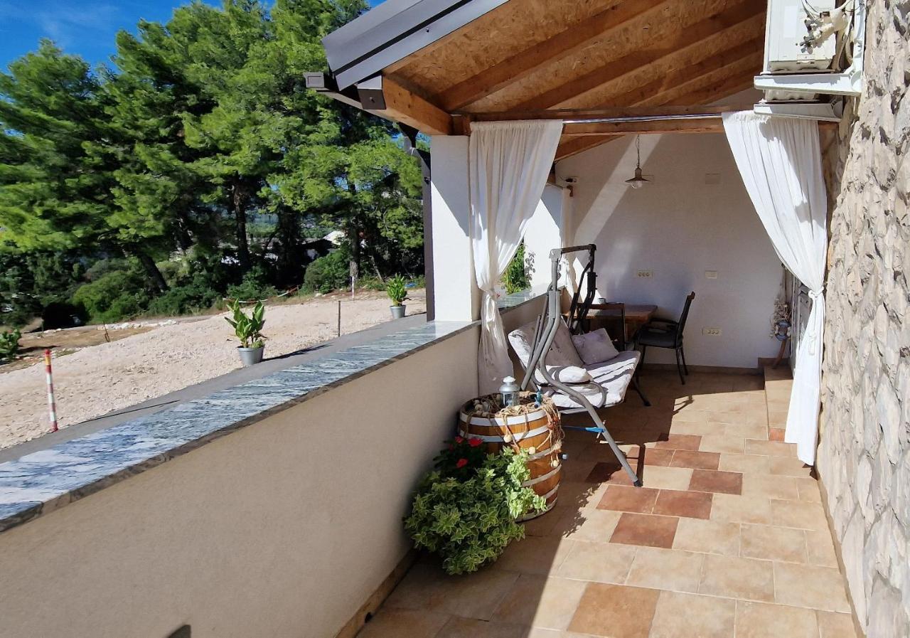 Apartmani Dutkovic Vrboska Buitenkant foto