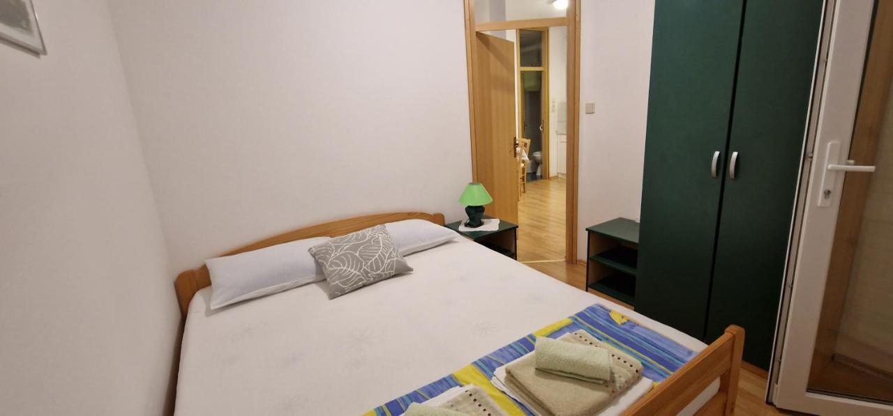 Apartmani Dutkovic Vrboska Buitenkant foto
