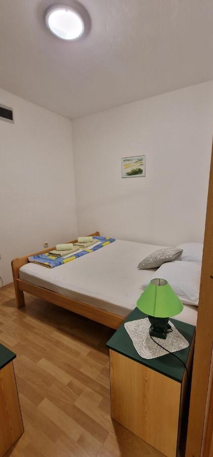 Apartmani Dutkovic Vrboska Buitenkant foto