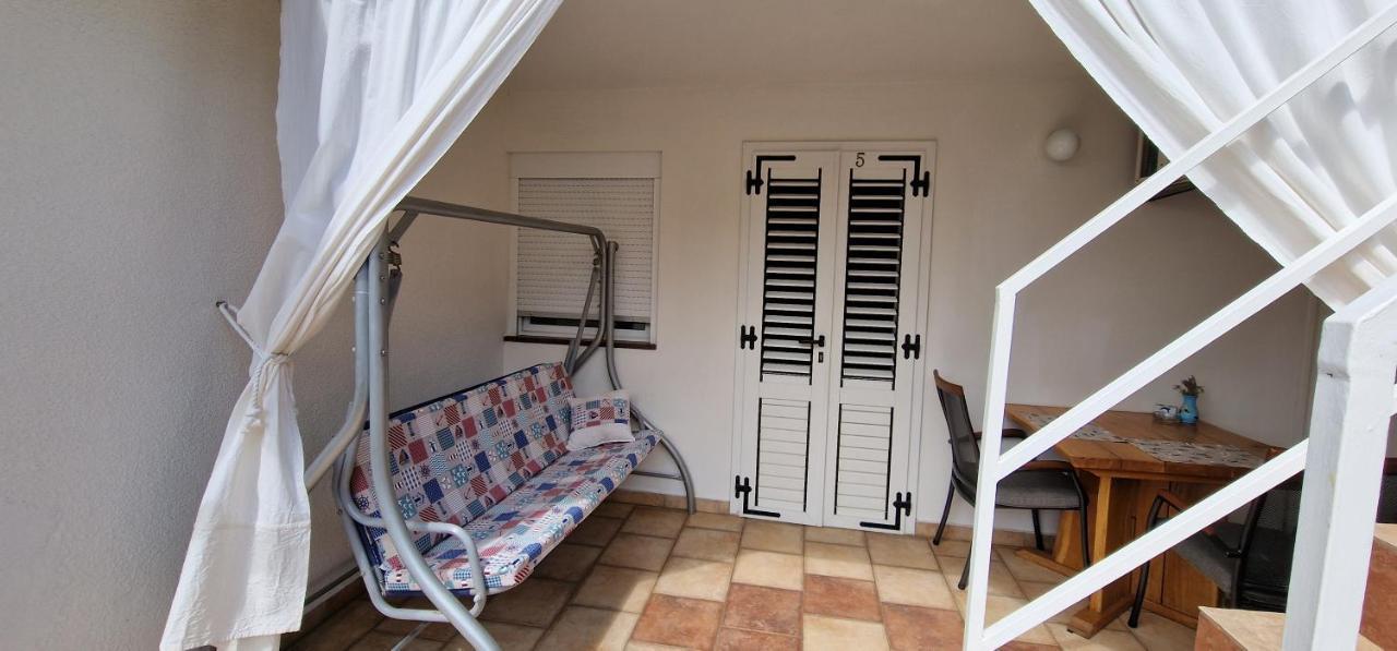 Apartmani Dutkovic Vrboska Buitenkant foto