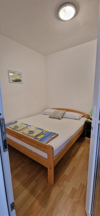 Apartmani Dutkovic Vrboska Buitenkant foto