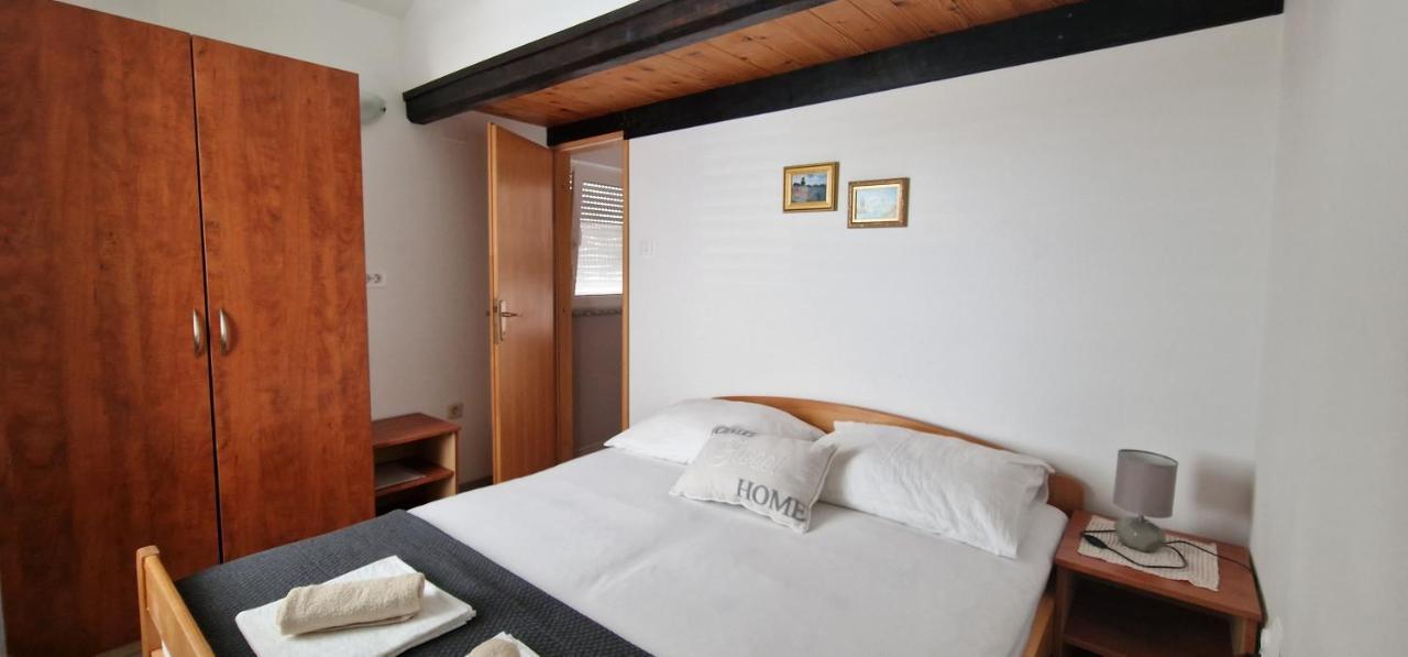 Apartmani Dutkovic Vrboska Buitenkant foto