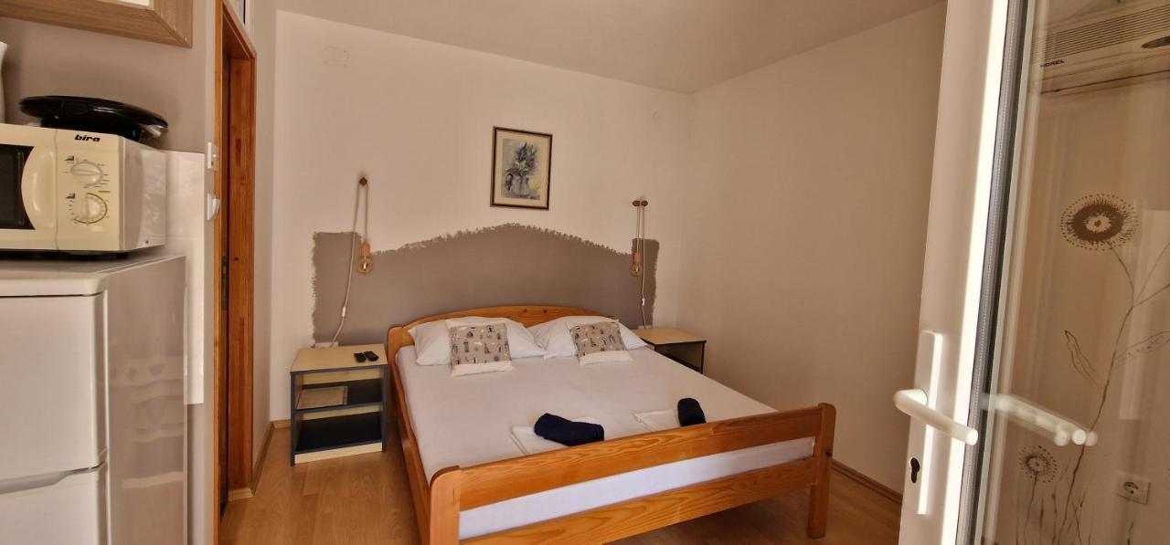 Apartmani Dutkovic Vrboska Buitenkant foto
