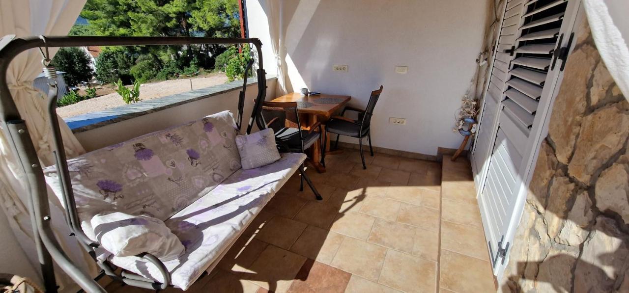 Apartmani Dutkovic Vrboska Buitenkant foto