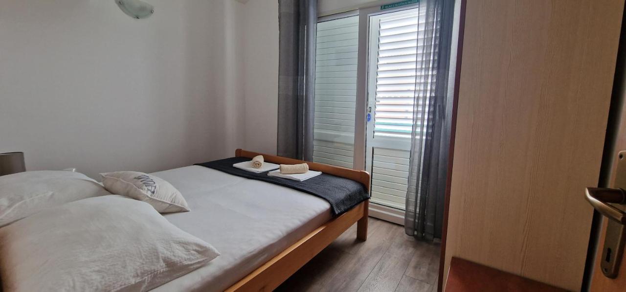 Apartmani Dutkovic Vrboska Buitenkant foto